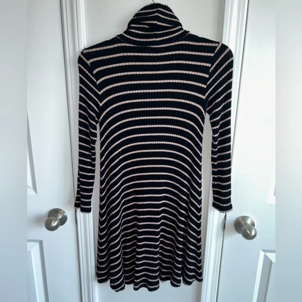 American‎ Eagle — Soft & Sexy ribbed turtleneck dress, black & camel, sz XSMALL